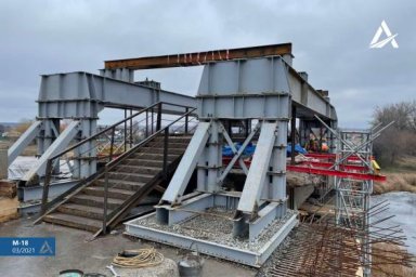 На Харьковщине продолжается ремонт 128-метрового моста через реку Орель на трассе М-18