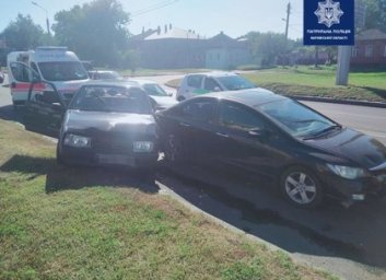 Пять автомобилей столкнулись возле ТРЦ на Салтовке (ФОТО)