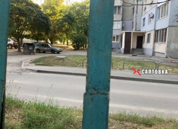 На Салтовке погибла девушка: харьковчанка выпала из окна высотки (ФОТО, Обновлено)