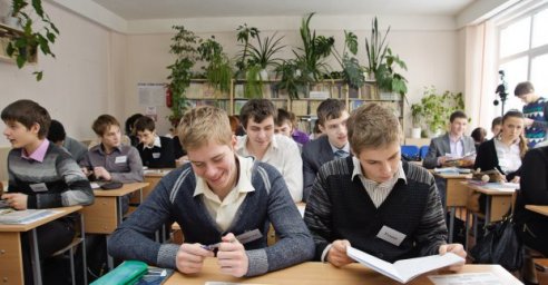 Харьковские школьники вернулись за парты