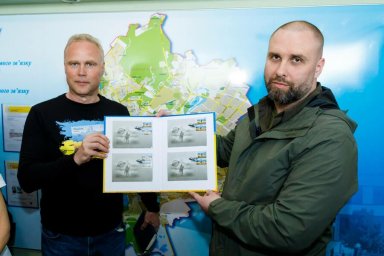 В Харькове презентовали почтовую марку "Русский военный корабель&hellip; ВСЕ!"