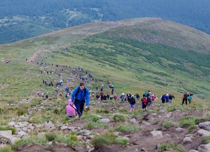 Карпатские спасатели помогли малолетним школьникам из Харькова, которые заблудились у Говерлы (ФОТО)