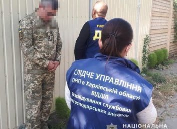 Фоторепортаж: хитрого военкома поймали на взятке (Нацполиция)