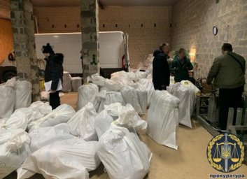 Под Харьковом &laquo;накрыли&raquo; дельцов, которые возили контрабанду в сопредельное государство сотнями мешко