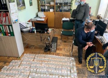 Погоревшего на взятке чиновника Регионального офиса водных ресурсов отстранили от занимаемой должнос