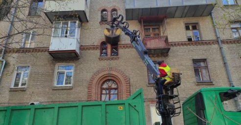 В Харькове продолжают разбирать завалы