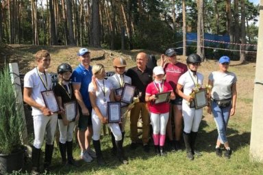 Прошли открытые областные соревнования по конному спорту в преодолении препятствий
