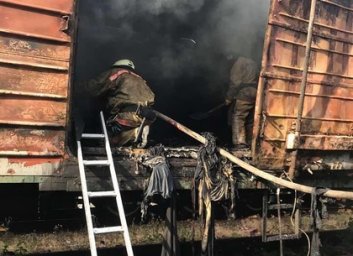 На Залютино горел товарный вагон (ФОТО)