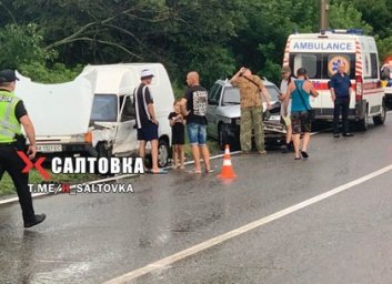 Массовое ДТП: дорогу не поделили четыре машины (ФОТО)