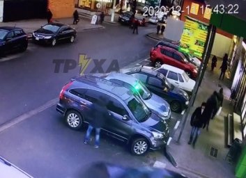 ВИДЕО: На Холодной горе активизировались "автосканеристы", ворующие личные вещи харьковчан - Очевидц