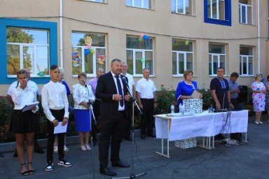 Михаил Харнам поздравил с Днем знаний учеников Пархомовского лицея