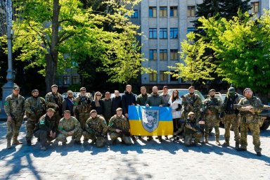 Защитникам Харьковщины передали 4 автомобиля