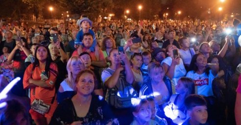 Жители Новобаварского района отметили приближающиеся праздники