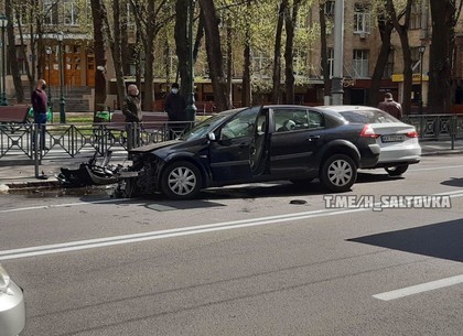 Возле областной стоматклиники &laquo;французу&raquo; крепко досталось в бампер