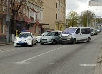 ДТП: автопоцелуй у вокзала (ФОТО)