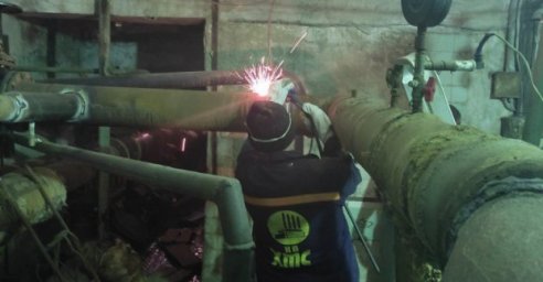 &laquo;Тепловые сети&raquo;, несмотря на обстрелы, продолжают перекладывать трубопроводы