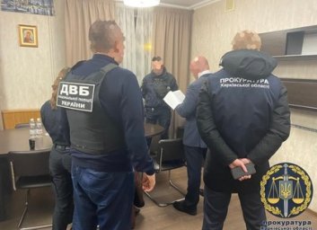 Автопатрульные попались на взятке через мобильное приложение (ФОТО)