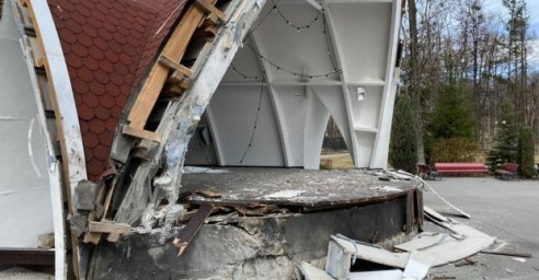 Из-за обстрела парка Горького пострадал озеленитель и повреждены аттракционы