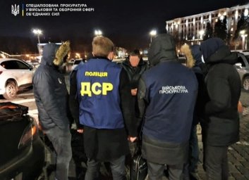 ФОТО: Сотрудник военкомата выдал военный билет за взятку, &ndash; Прокуратура