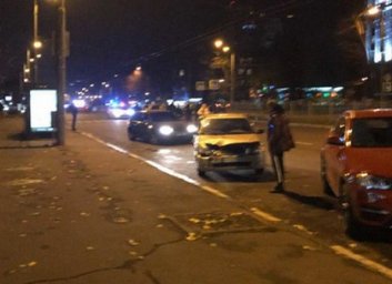 На проспекте Науки сбили женщину, водитель сбежал
