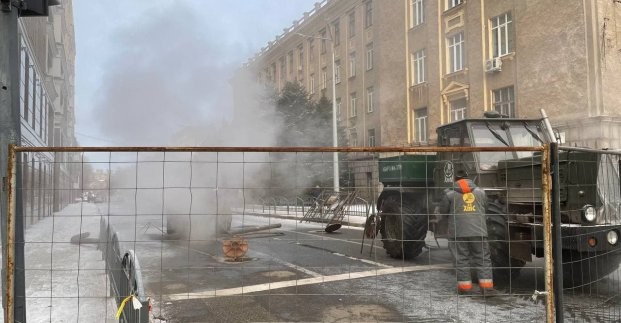 &laquo;Тепловые сети&raquo; устраняют повреждение на трубопроводе по улице Динамовской