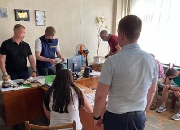 Вымогательство: чиновничий дуэт попался на взятке (Прокуратура)