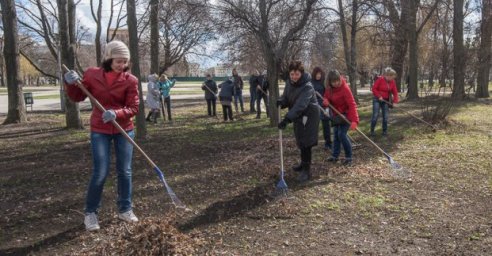 В городе начинается общегородская весенняя уборка