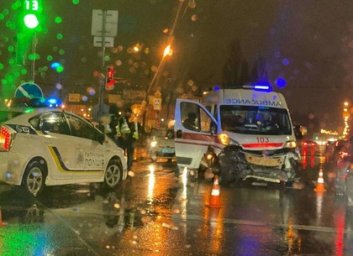 На Караване скорая попала в ДТП: момент столкновения (ВИДЕО, ФОТО)