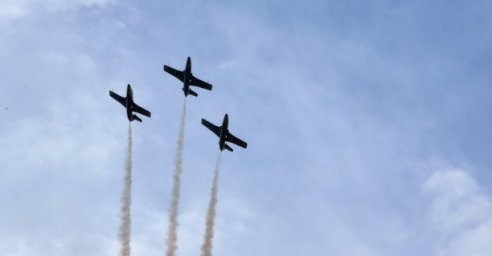 Над Харьковом состоялось праздничное авиашоу