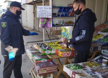 Карантин: копы проверяют рынки (ФОТО)