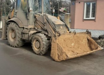 Правоохранители прекратили незаконную добычу глины в карьере