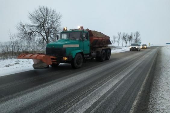 В течение суток на дорогах области работала 101 единица спецтехники