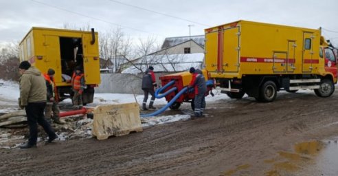 В частном секторе Шевченковского района перекладывают водовод