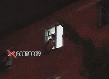 Девушка пыталась выпрыгнуть из окна общежития (ФОТО)