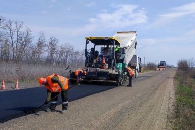  В Изюмском районе восстанавливают пострадавшую от боевых действий дорогу 
