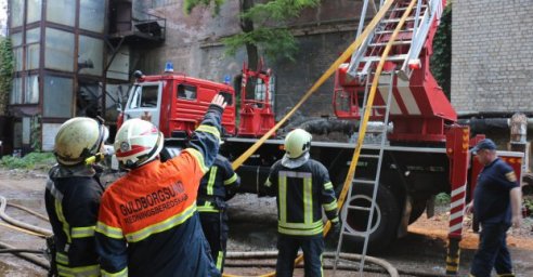 Харьковские спасатели потушили 20 пожаров, вызванных обстрелами