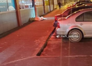 Внезапная смерть: возле супермаркета найден труп (ФОТО)