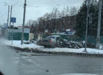 Жесткое ДТП: машина улетела с дороги от удара на полной скорости (ВИДЕО, ФОТО)