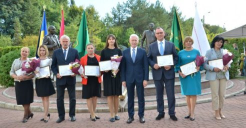 Игорь Терехов поздравил коллектив фармуниверситета с профессиональным праздником