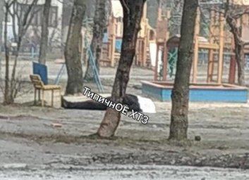 На детской площадке умер мужчина