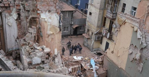  В поврежденном обстрелом доме возобновляют подачу тепла 