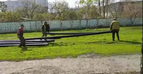 В Холодногорском районе перекладывают транзитный трубопровод