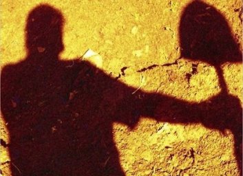 Убил лопатой. Под Харьковом пьяный хозяин лишил жизни своего гостя (ВИДЕО)