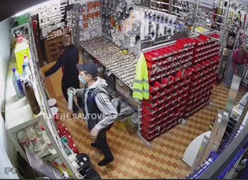 Внимание! В магазинах работают воры - запись камеры наблюдения (ВИДЕО)