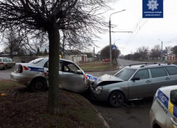 На Холодной Горе автомобиль службы такси набросился на гордость украинского автопрома