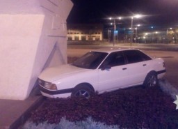 Audi врезалась в патяник Харьковским Дивизиям