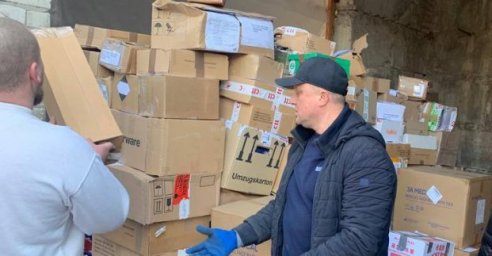 Муниципальная компания обращения с отходами продолжает раздавать гуманитарную помощь