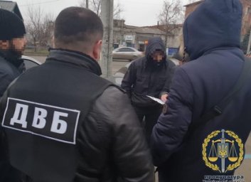 Харькоский патрульный приторговывал автомобильными номерами (ФОТО)