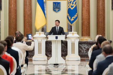 Президент встретился с победителями международных олимпиад и педагогами