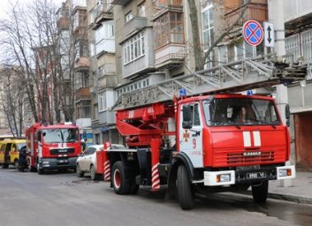 Пожар на лестничной клетке гроззил удушьем жителям центра &ndash; ГСЧС